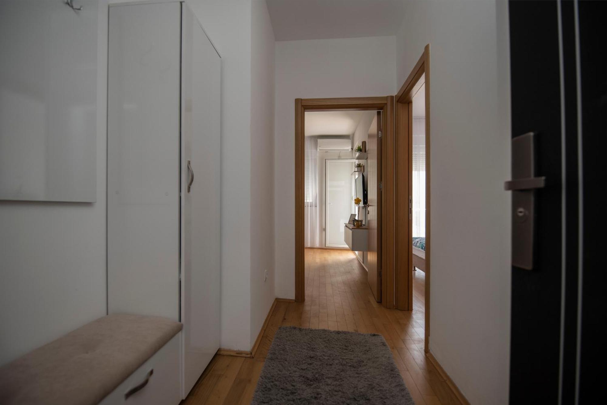 Apartment Aura